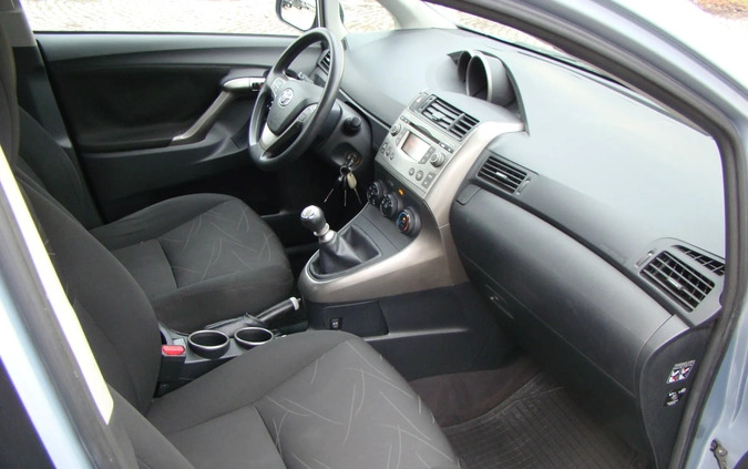 Toyota Verso cena 18900 przebieg: 258120, rok produkcji 2009 z Żerków małe 232
